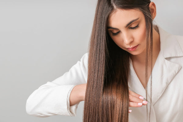 Comment lisser ses cheveux sans les abîmer ? Nos conseils pour un lissage en douceur