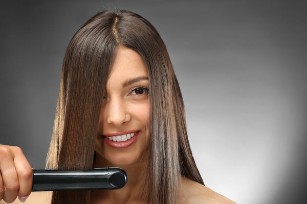 Pourquoi choisir un lisseur sans fil ? Les avantages pour les femmes en mouvement